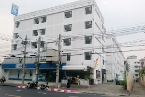 Bann Phanfa Apartments image