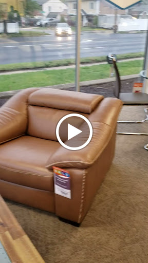 Furniture Store «Raymour & Flanigan Furniture and Mattress Store», reviews and photos, 275 Glen Cove Rd, Carle Place, NY 11514, USA