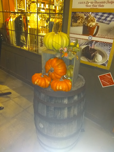 American Restaurant «Cracker Barrel Old Country Store», reviews and photos, 6699 S Semoran Blvd, Orlando, FL 32822, USA