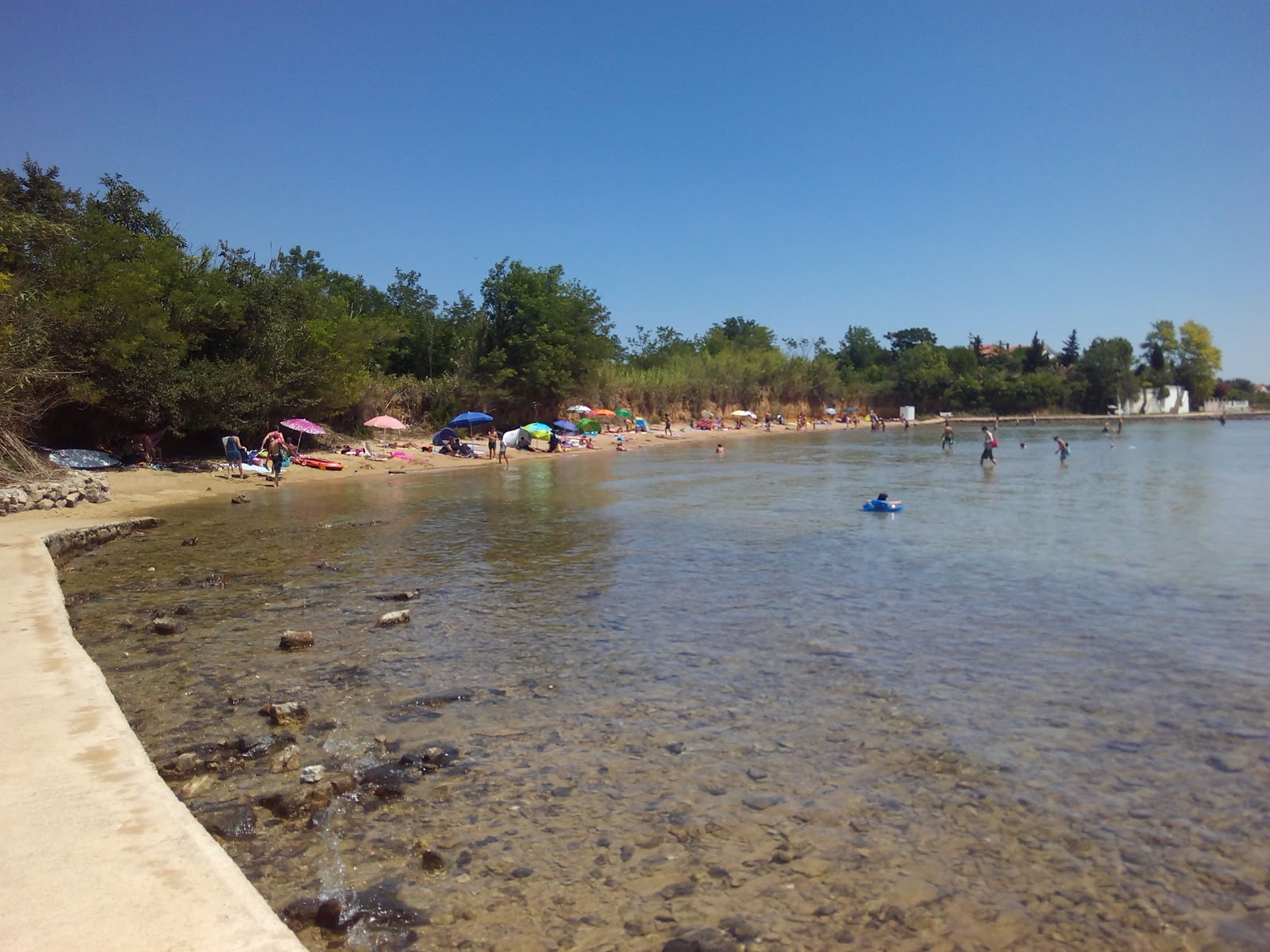Foto de Mletak beach com areia brilhante superfície
