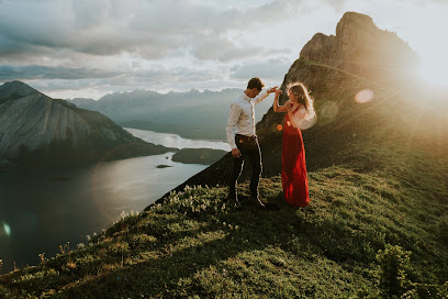 Banff elopement photographer - Celestine Aerden Photography