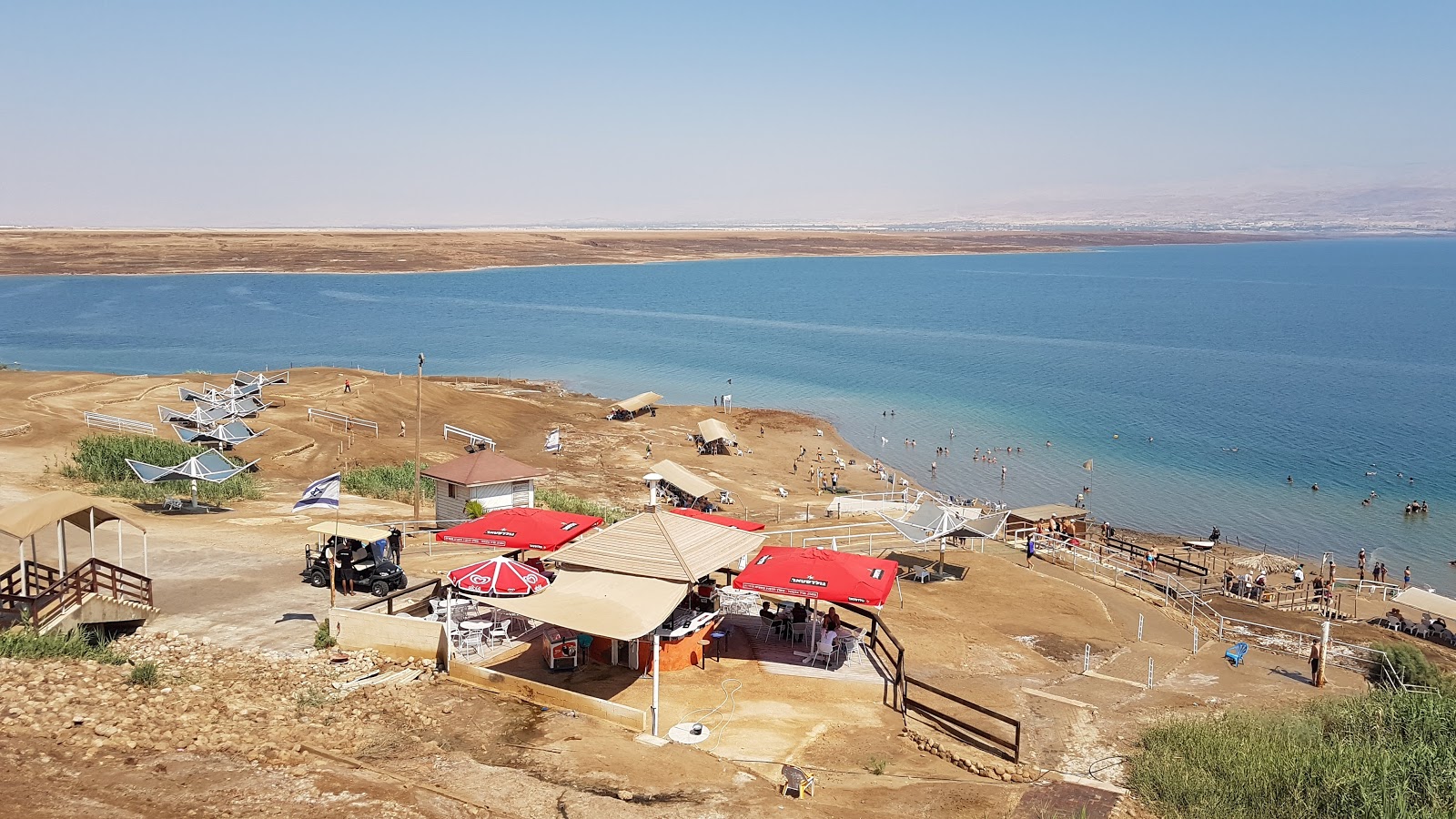 Foto von Kalia Beach mit betonierte fläche Oberfläche