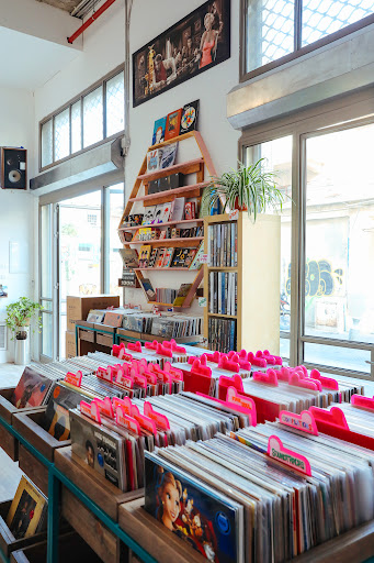 SuperFly Record Store I סופרפליי חנות תקליטים
