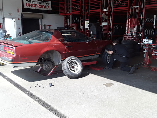 Tire Shop «Discount Tire Store - Florence, SC», reviews and photos, 102 Woody Jones Blvd, Florence, SC 29501, USA