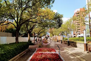 東遊園地 遊歩道 image