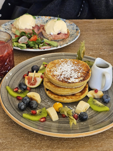 Opinii despre Cafe Brunch Budapest - Fővám tér în Budapest - Kávézó