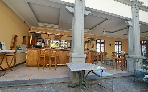 Le Courtyard Restaurant image