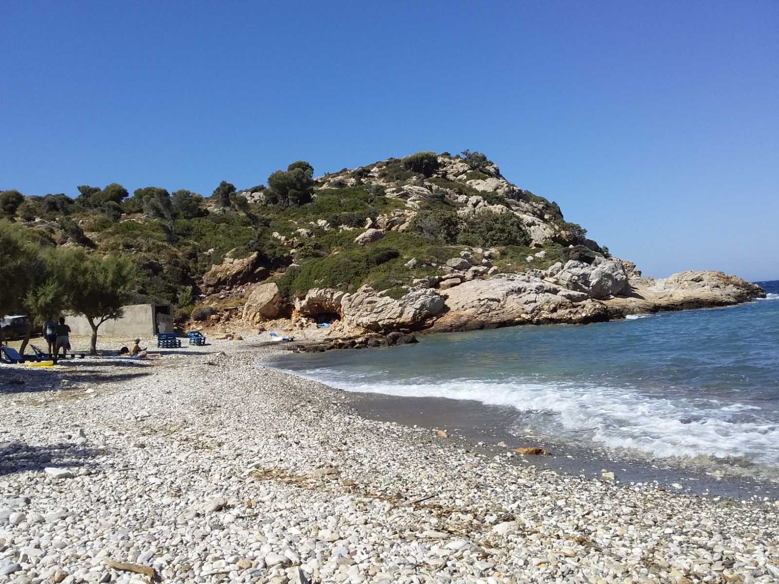 Foto de Paralia Iero com água verde clara superfície