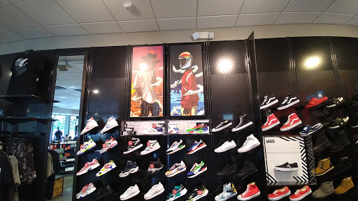 Shoe Store «Foot Locker», reviews and photos, 990 Gulfgate Center Mall, Houston, TX 77087, USA