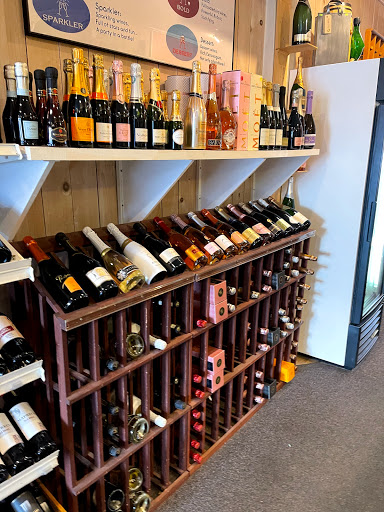 Wine Store «Toast Wines & Spirits», reviews and photos, 984 Farmington Ave B, West Hartford, CT 06107, USA
