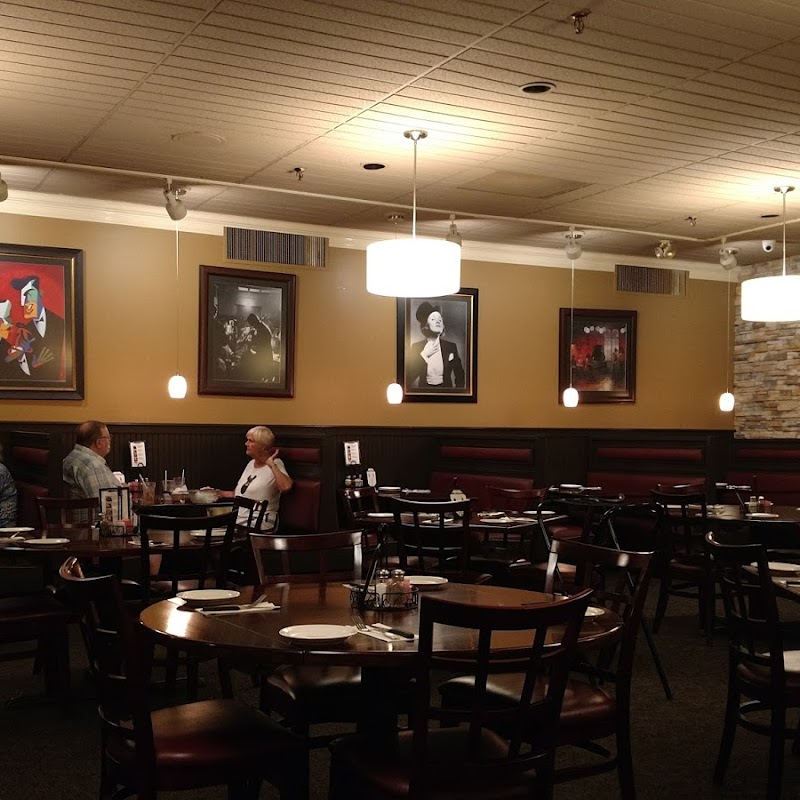 Capone's Restaurant & Lounge