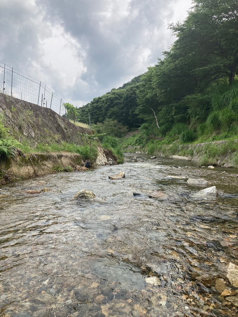 川の広場