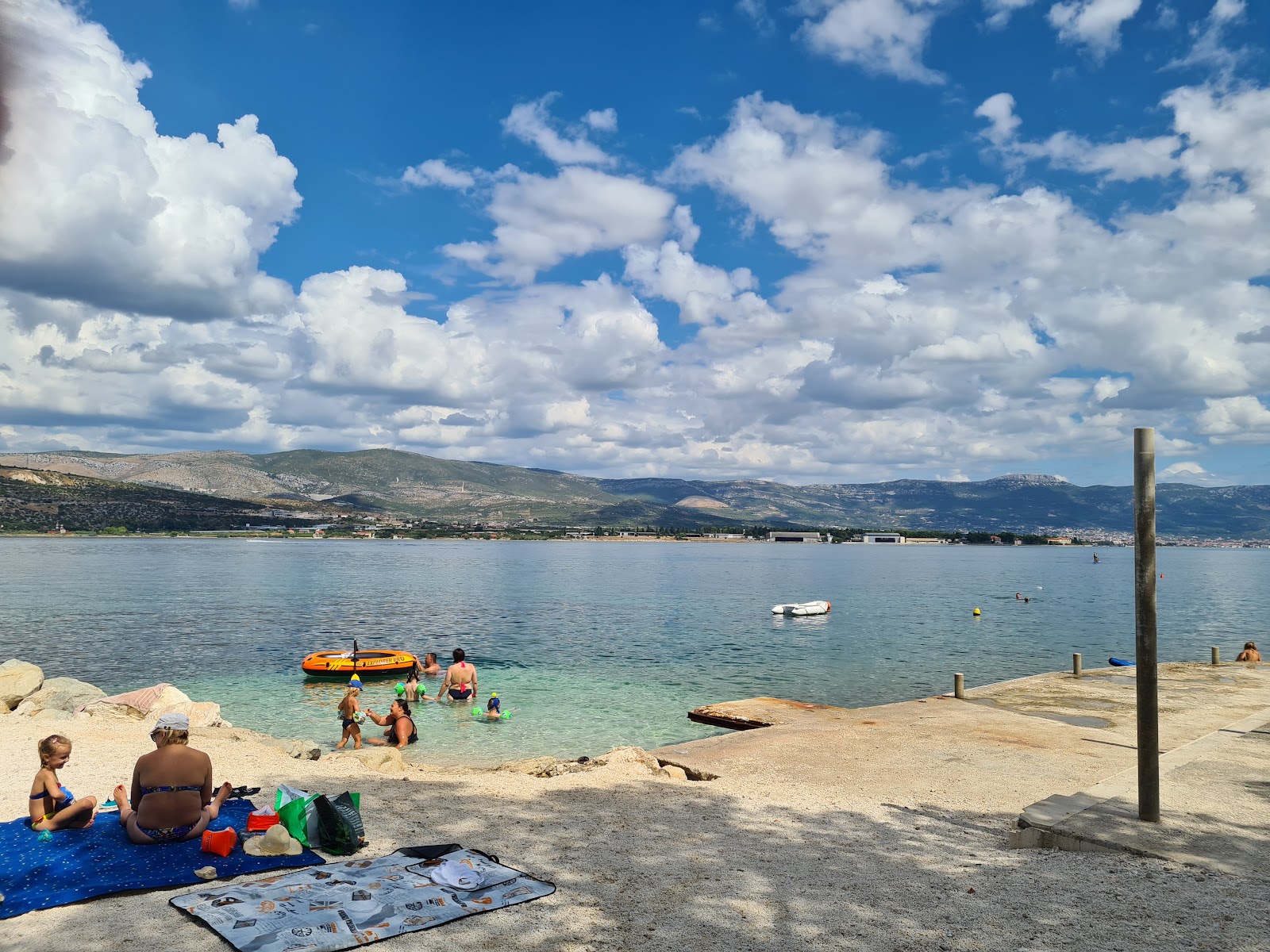 Foto von Mastrinka Beach mit kleine, beiger kiesel Oberfläche