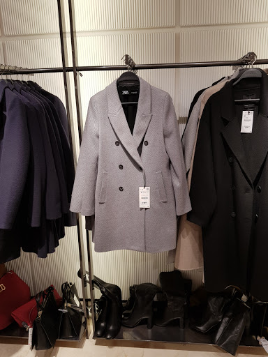 Stores to buy women's blazers Naples