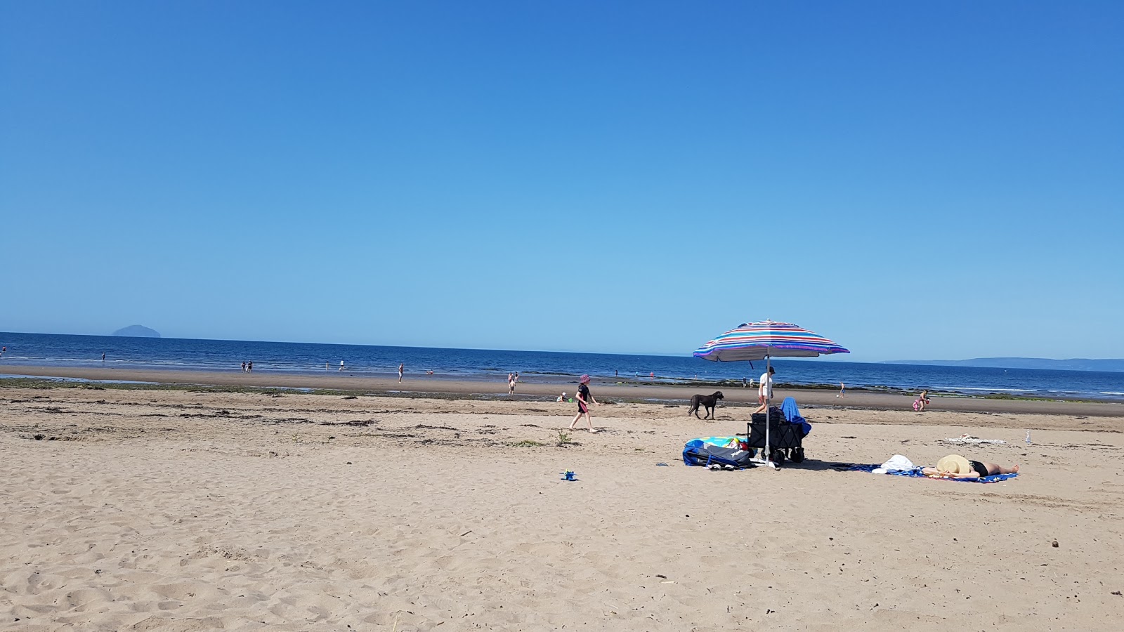 Fotografija Croy Shore Beach z svetel pesek površino