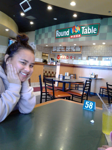 Pizza Restaurant «Round Table Pizza», reviews and photos, 5055 Main St #106, American Canyon, CA 94503, USA