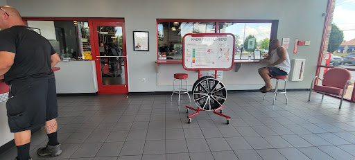 Tire Shop «Discount Tire Store - Louisville, KY», reviews and photos, 2131 S Hurstbourne Pkwy, Louisville, KY 40220, USA
