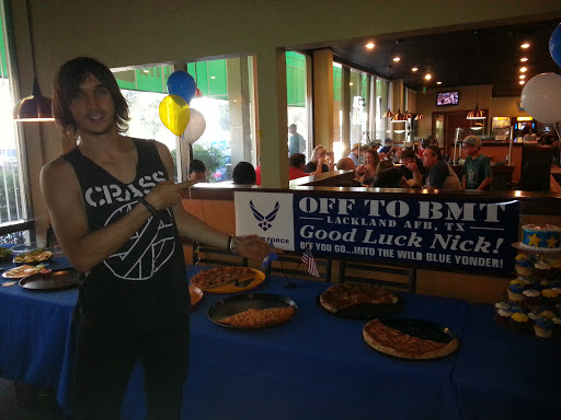 Pizza Restaurant «Round Table Pizza», reviews and photos, 5250 Faculty Ave, Lakewood, CA 90712, USA