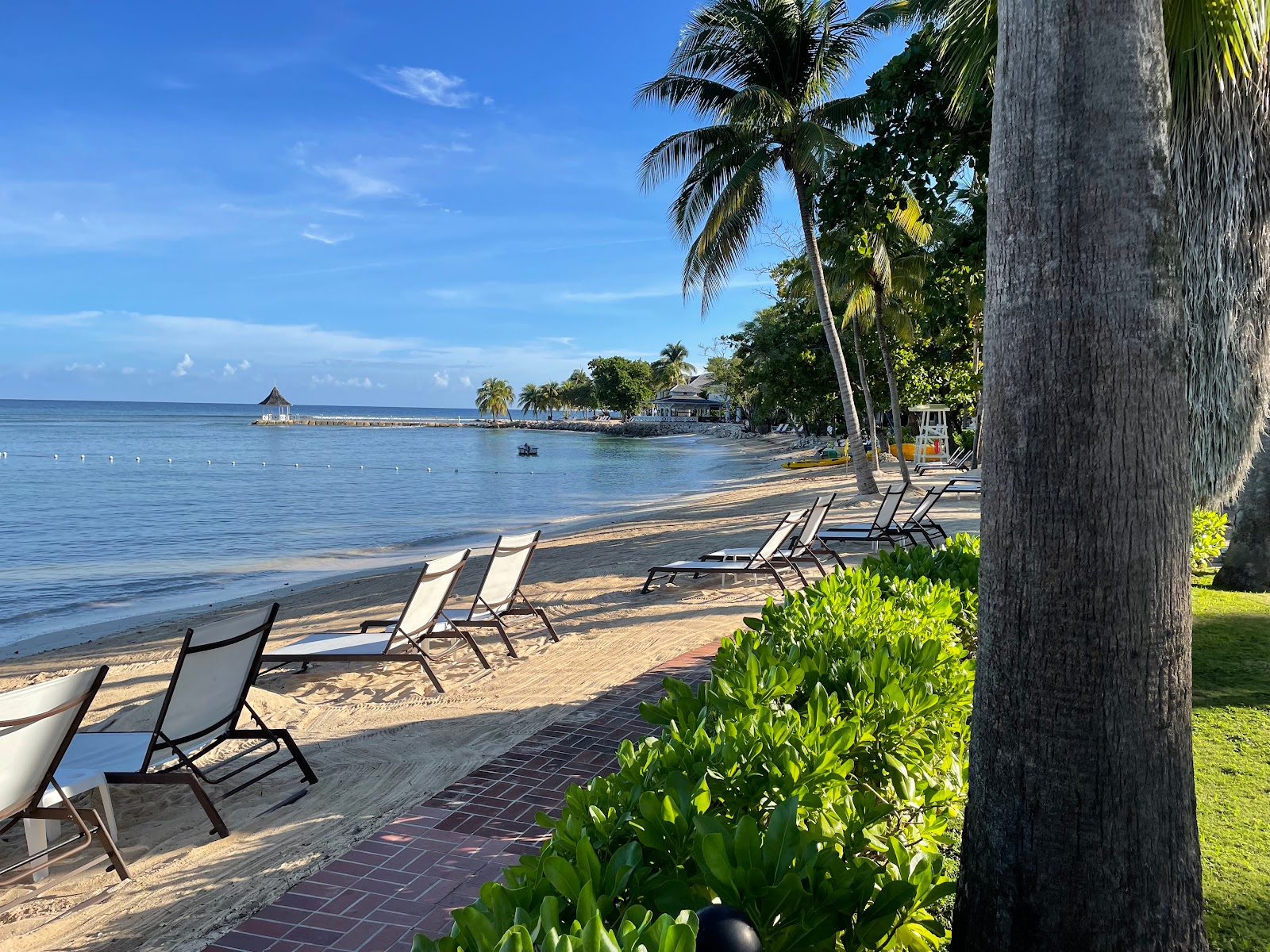 Foto de Half Moon Beach e o assentamento