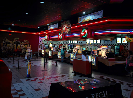 Movie Theater «Regal Cinemas Interstate Park 18», reviews and photos, 1089 Interstate Pkwy, Akron, OH 44312, USA
