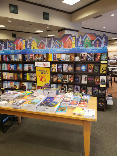 Book Store «Barnes & Noble», reviews and photos, 444 Broadway, Saugus, MA 01906, USA