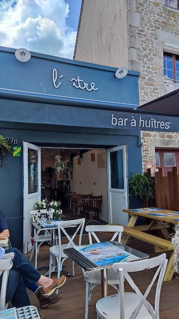 L'ître, bar à huîtres à Saint-Vaast-la-Hougue