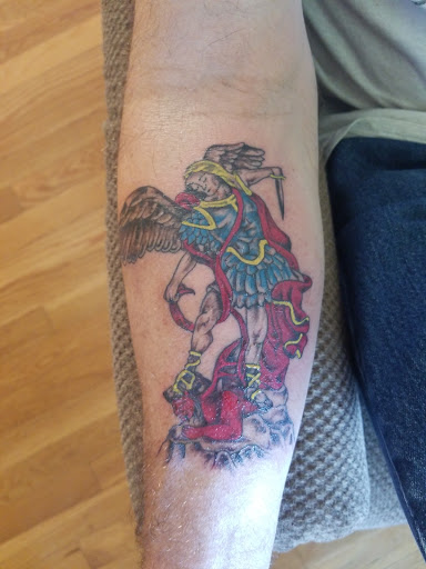 Tattoo Shop «American Graffiti Tattoos», reviews and photos, 630 W Grand River Ave, Brighton, MI 48116, USA