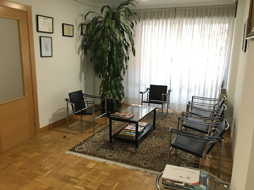 Información y opiniones sobre Clínica Dental Camaleño de la Calle de Valladolid