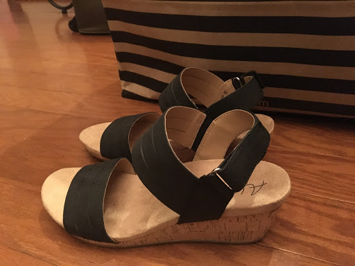 Shoe Store «DSW Designer Shoe Warehouse», reviews and photos, 15001 Potomac Town Pl #120, Woodbridge, VA 22192, USA