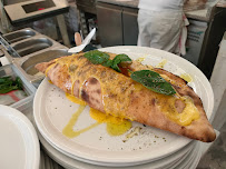 Calzone du Restaurant italien AVE Pizza Romana à Paris - n°2