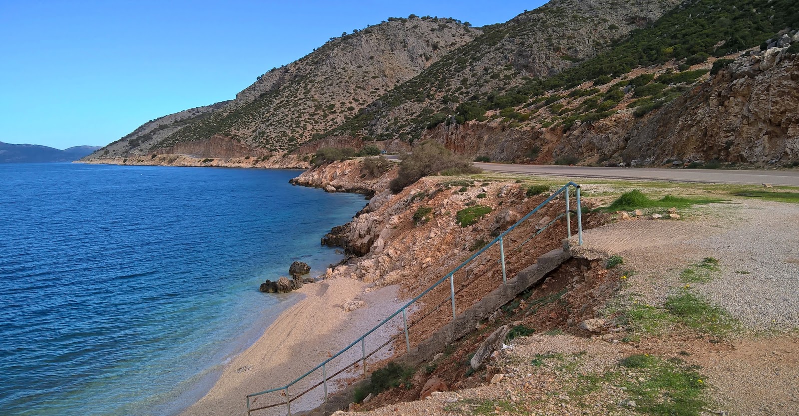 Foto di Elia 2 beach con una superficie del ciottolo fine bianco