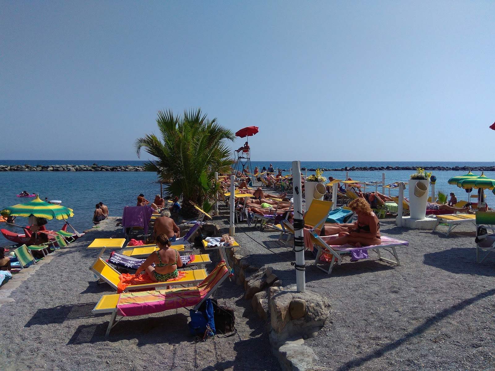 Fotografie cu Spiaggia Delle Nazioni și așezarea