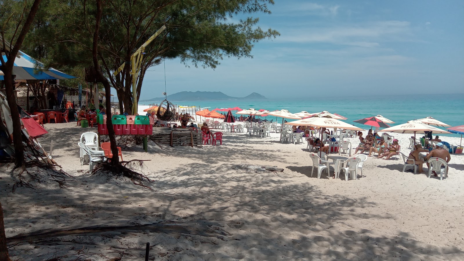 Praia de Figueira的照片 带有碧绿色纯水表面