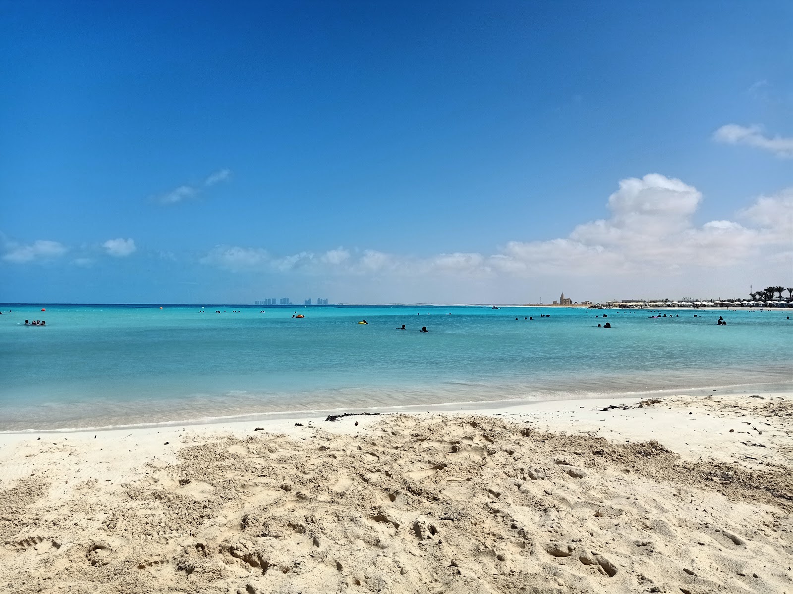 Foto von Lazorde Bay Resort Beach mit feiner weißer sand Oberfläche