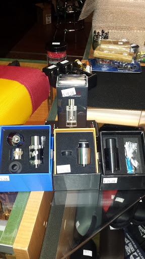 Tobacco Shop «Dr. Greenthumbz smoke shop», reviews and photos, 1011 SE Walnut St d, Hillsboro, OR 97123, USA