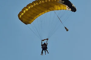 Skydive México - Paracaidismo Tequesquitengo image