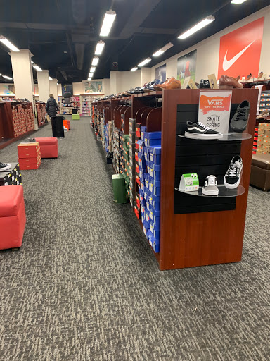 Shoe Store «Shoe Dept. Encore», reviews and photos, 227 Hawthorn Center, Vernon Hills, IL 60061, USA