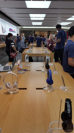 Computer Store «Apple Westfarms», reviews and photos, 500 W Farms Mall, Farmington, CT 06032, USA