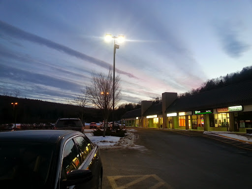 Grocery Store «Super Stop & Shop», reviews and photos, 200 New Hartford Rd, Winsted, CT 06098, USA