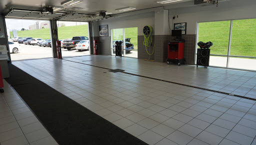 Car Dealer «Dubuque Auto Plaza», reviews and photos, 600 Century Dr, Dubuque, IA 52002, USA