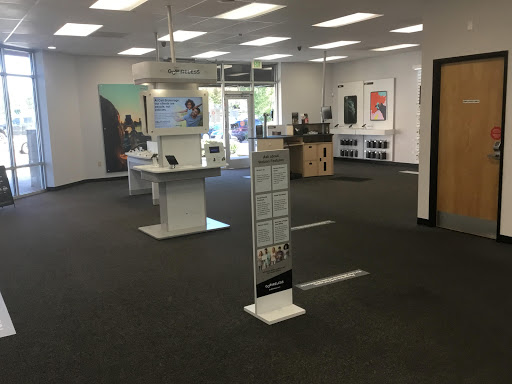 Cell Phone Store «GoWireless Verizon Authorized Retailer», reviews and photos, 106 N 20th Ave, Cornelius, OR 97113, USA