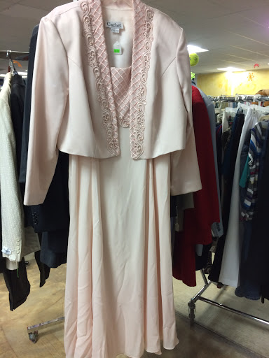 Thrift Store «St. Vincent de Paul Thrift Stores Orlando», reviews and photos, 770 S Orange Blossom Trail, Apopka, FL 32703, USA