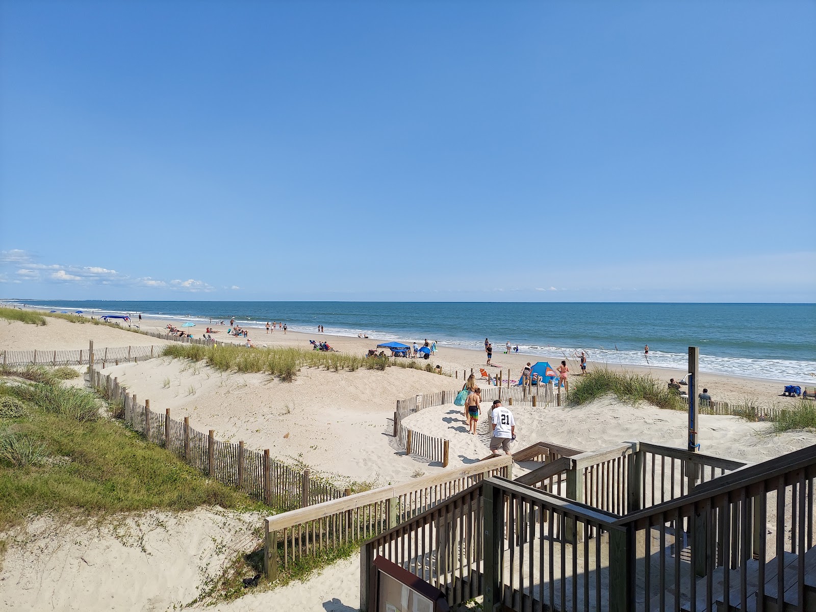 Fotografija Onslow beach z svetel pesek površino