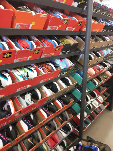 Clothing Store «Nike Factory Store», reviews and photos, 243 Tanger Dr Suite 243, Williamsburg, IA 52361, USA