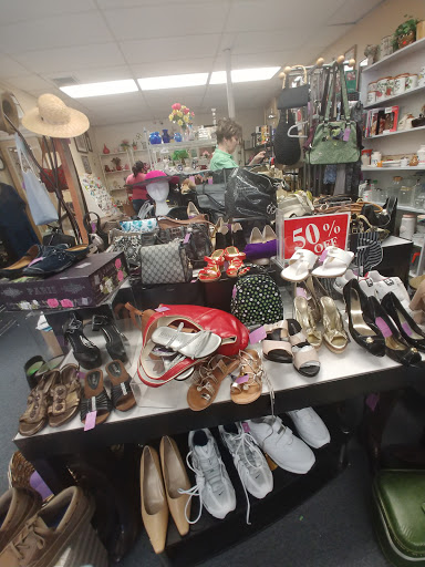 Thrift Store «Hope Chest Thrift Store», reviews and photos, 1215 8th Ave W, Bradenton, FL 34205, USA