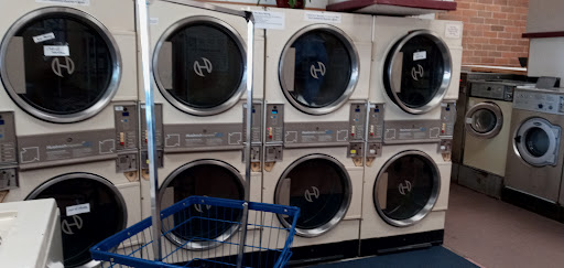 Laundromat «Martinazzi Drycleaner & Coin Laundromat (Laundromat Open till 9:30 PM Everyday)», reviews and photos, 19401 SW Martinazzi Ave, Tualatin, OR 97062, USA