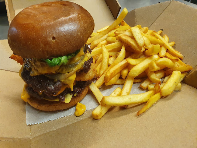 Reviews of Cheesy (Gourmet Burger & Pizza) in Woking - Restaurant