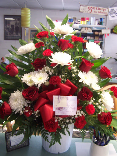 Florist «Heart To Heart Flower Shop», reviews and photos, 137 Fishing Creek Rd, Cape May, NJ 08204, USA