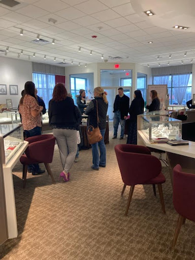 Jewelry Store «Helzberg Diamonds», reviews and photos, 6557 Grand Ave #200, Gurnee, IL 60031, USA