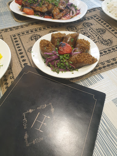 مطعم بيت مصر لتقديم الوجبات